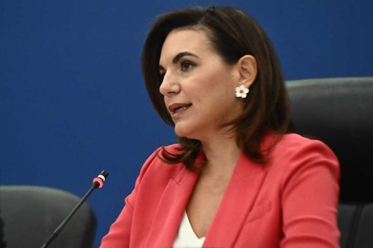 Ο υπουργός, η κυρία και η τροπολογία